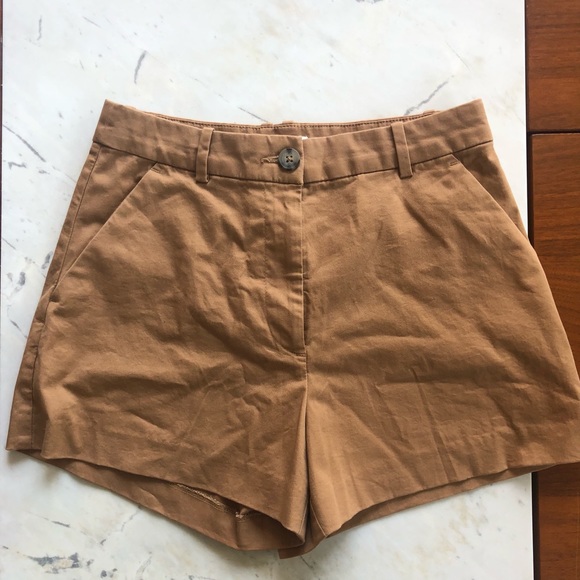 H&M Pants - NWT Size 4 H&M Tan Shorts